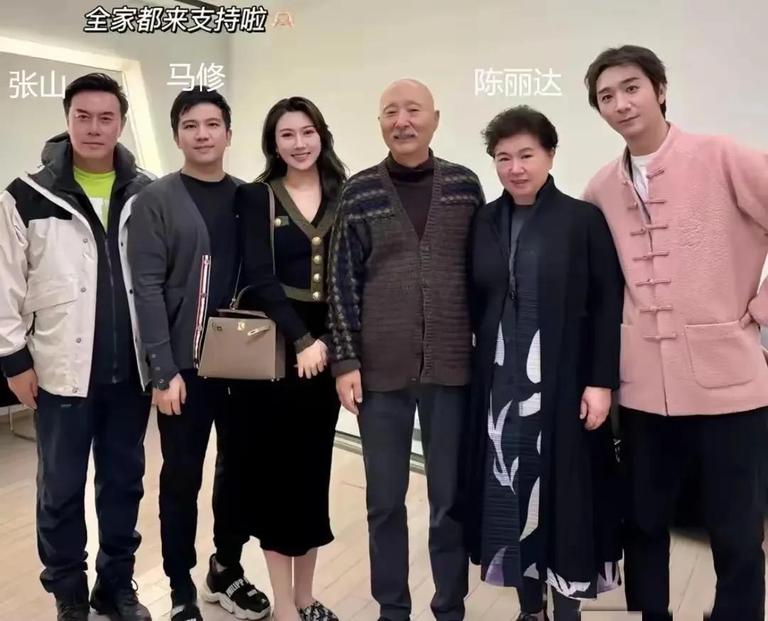 原来陈佩斯的名字还真是因为匈牙利的布达佩斯这个城市有关呀。

原来他爸爸陈强去布
