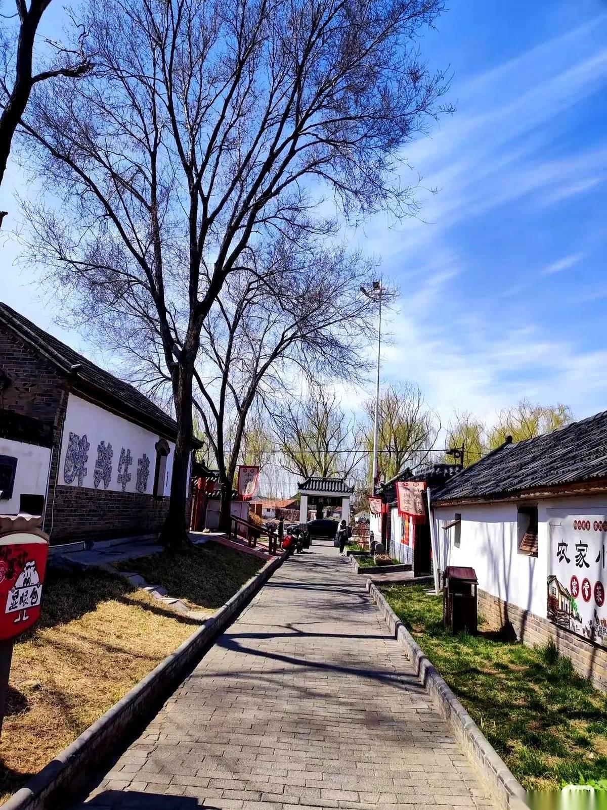 80岁的老头站在法庭上，突然冷笑了一声。
接着，他甩出一沓厚厚的银行流水。
17