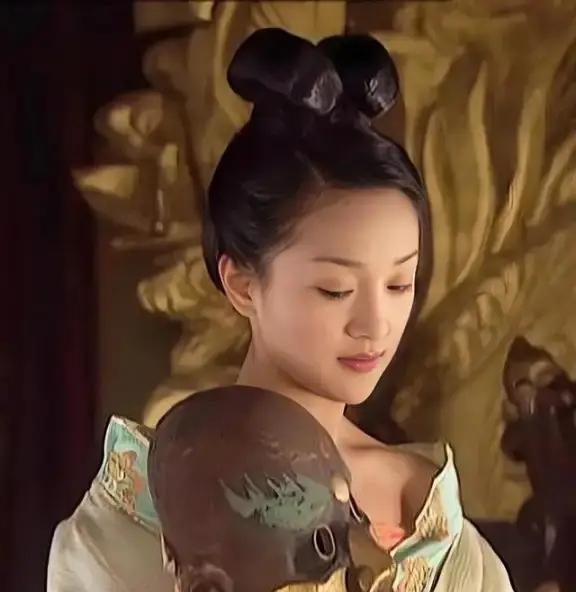 一夜，太平公宠幸了四名男子。第二天早上，丫鬟们去整理房间时才发现这四名男子早已经