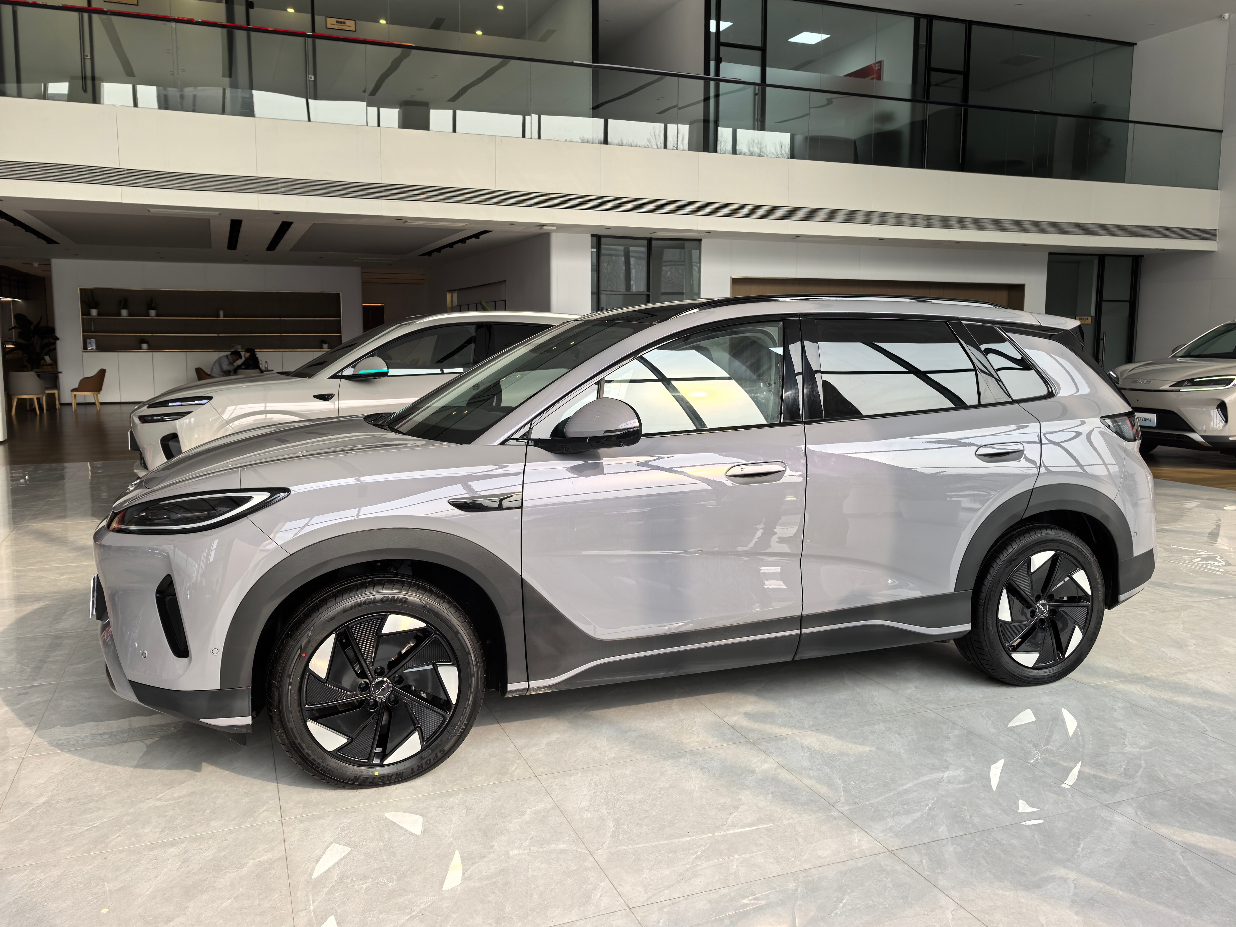 你愿意为车内的仪式感买单吗 为车内的仪式感买单，那肯定的！最近就一直在给车内添置