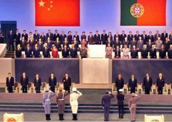 澳门之所以不闹腾，不闹独立，不闹分裂，不闹反共，甚至不闹亲台亲美，最重要的原因是