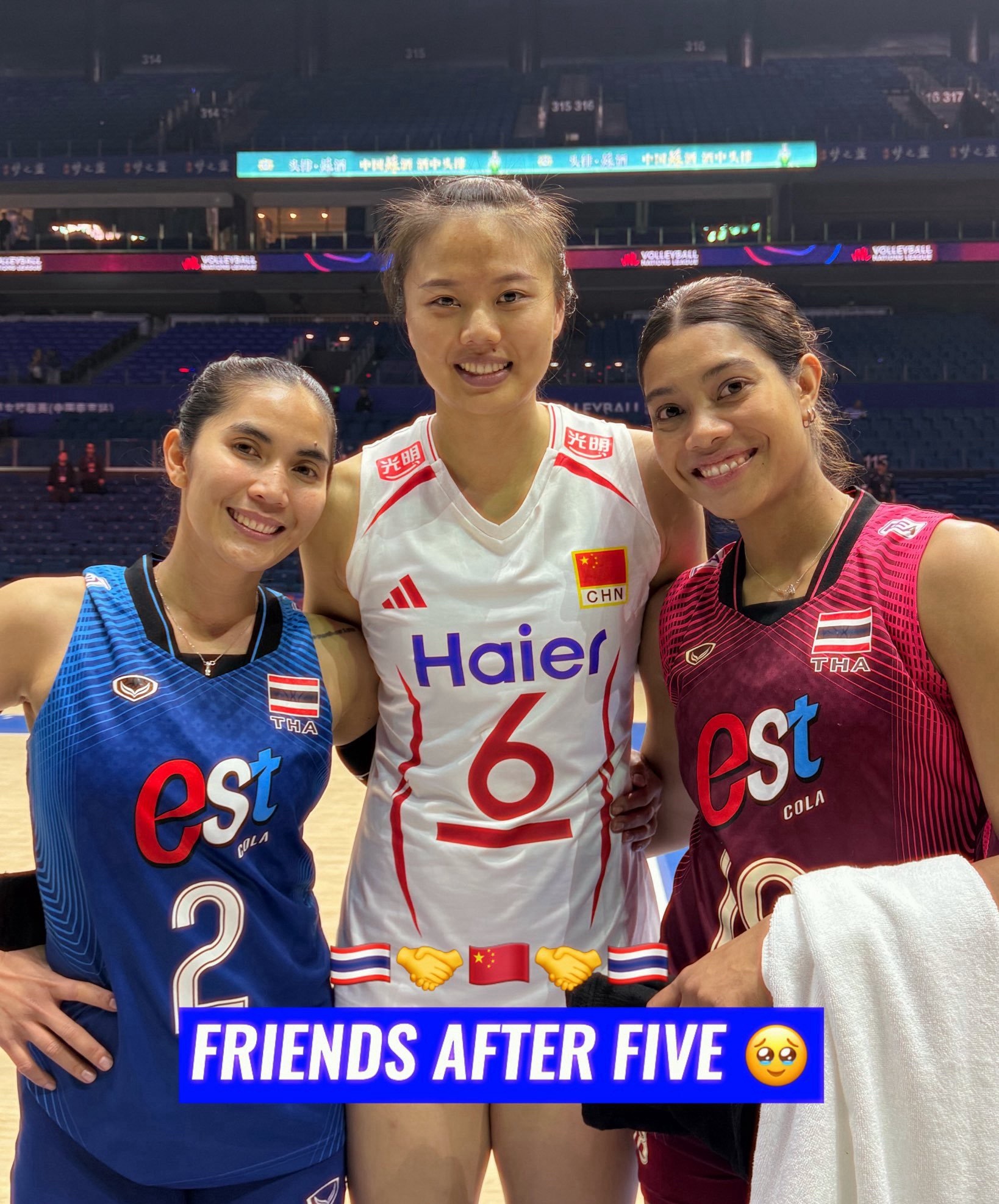 跌宕五局鏖战险过关！中国女排3-2艰难逆转泰国拿下南京站首胜，攻防短板暴露引发球