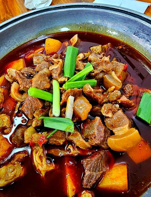 寻味江西上饶，这家口味赣菜值得打卡！
廖厨大板车
美食推荐：
1、当家带皮黄牛肉