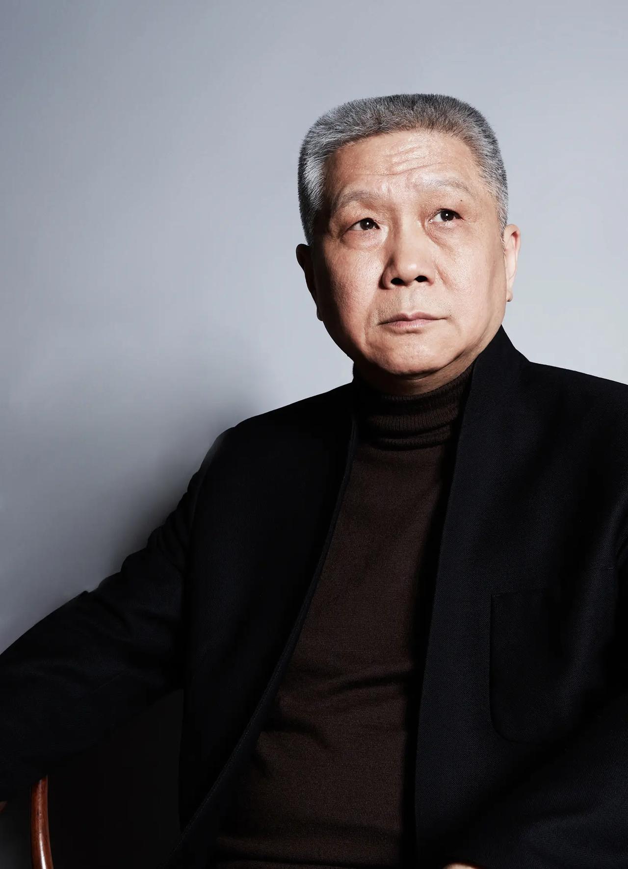 1998年，72岁的抗战老兵马丹林躺在病床上，浑身插满了管子。而他身价100亿的