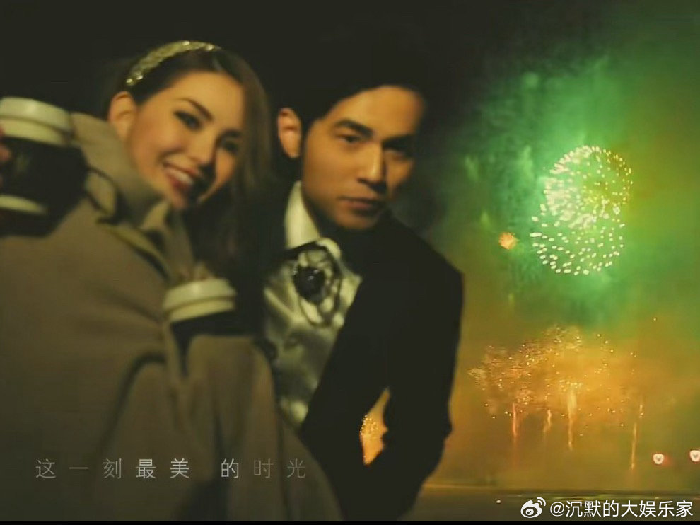 我的天呐，这是我在小说里都不曾看到的浪漫！周杰伦包下了整个餐厅，现场还有很多漂亮