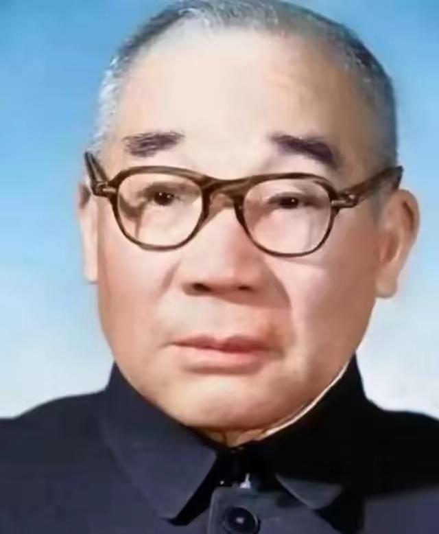 1958年， 马寅初 当面向主席建议推行 计划生育 ，希望用“晚婚晚育、节制生育