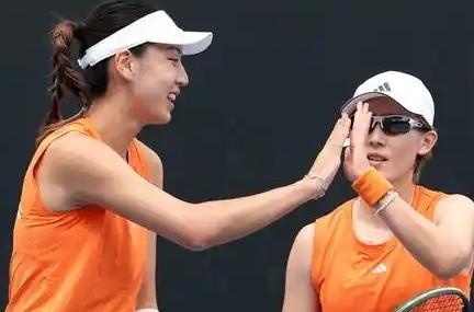 今晚（13日）19:30王欣瑜/郑赛赛组合将亮相鲁昂站 ，直面头号种子冲红土开门