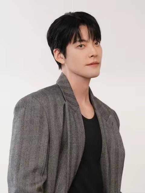 金宇彬才是追星最成功的那一个。12年前就点名申敏儿「喜欢她」，如今成功娶回女神 