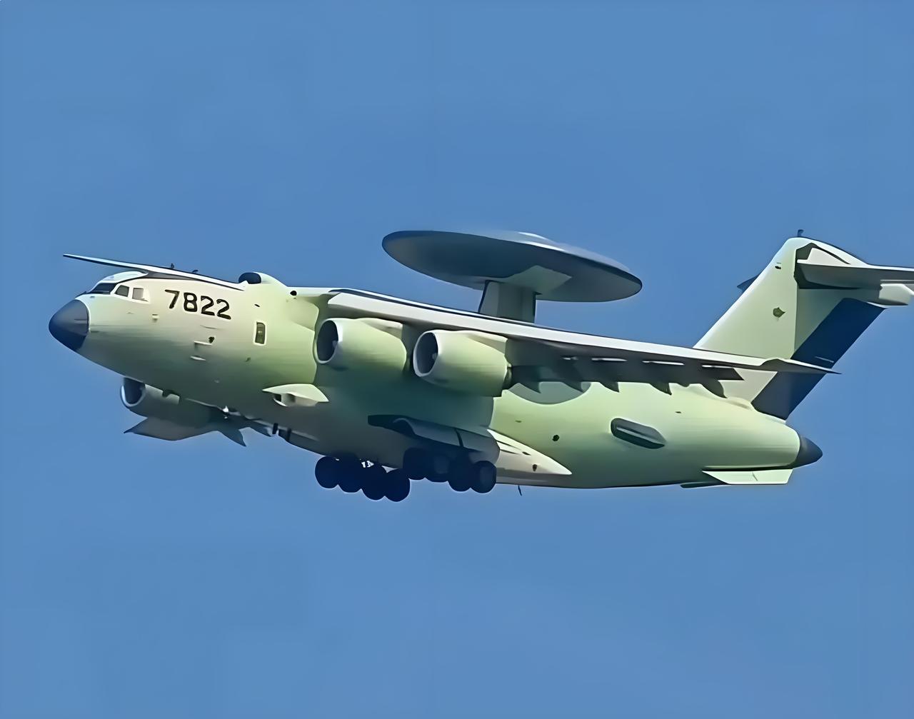 预警机头上长“电棒”了？这不是科幻片，而是空警-3000二号原型机“7822”的