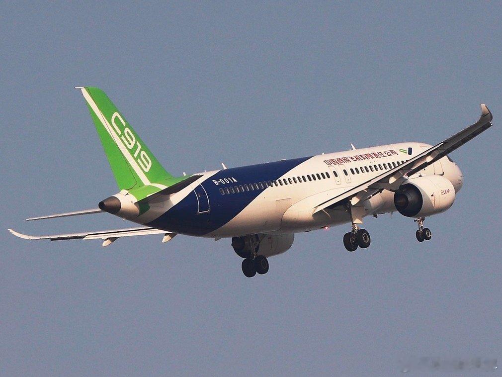 C919客机参加新加坡航展，竟然没收到一个国外航空公司的订单，好在我们自己的航空