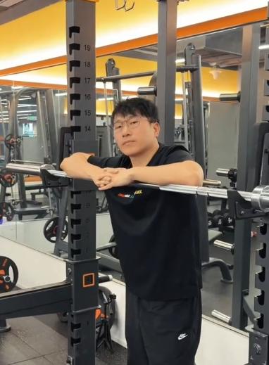 九年物理教学经验，八本教辅，五十万学生。
然后呢？然后半年没给安排一场直播。
你