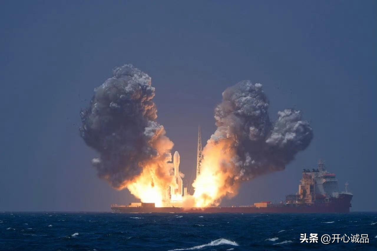 虽然这矮粗紧的外形实在不敢恭维，在咱们所有火箭型号里也算是颜值排得上号的丑，但是