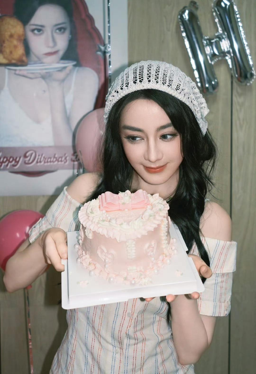人缘爆棚！迪丽热巴生日之际收获众多好友祝福！
今天是迪丽热巴34岁生日，众多明星