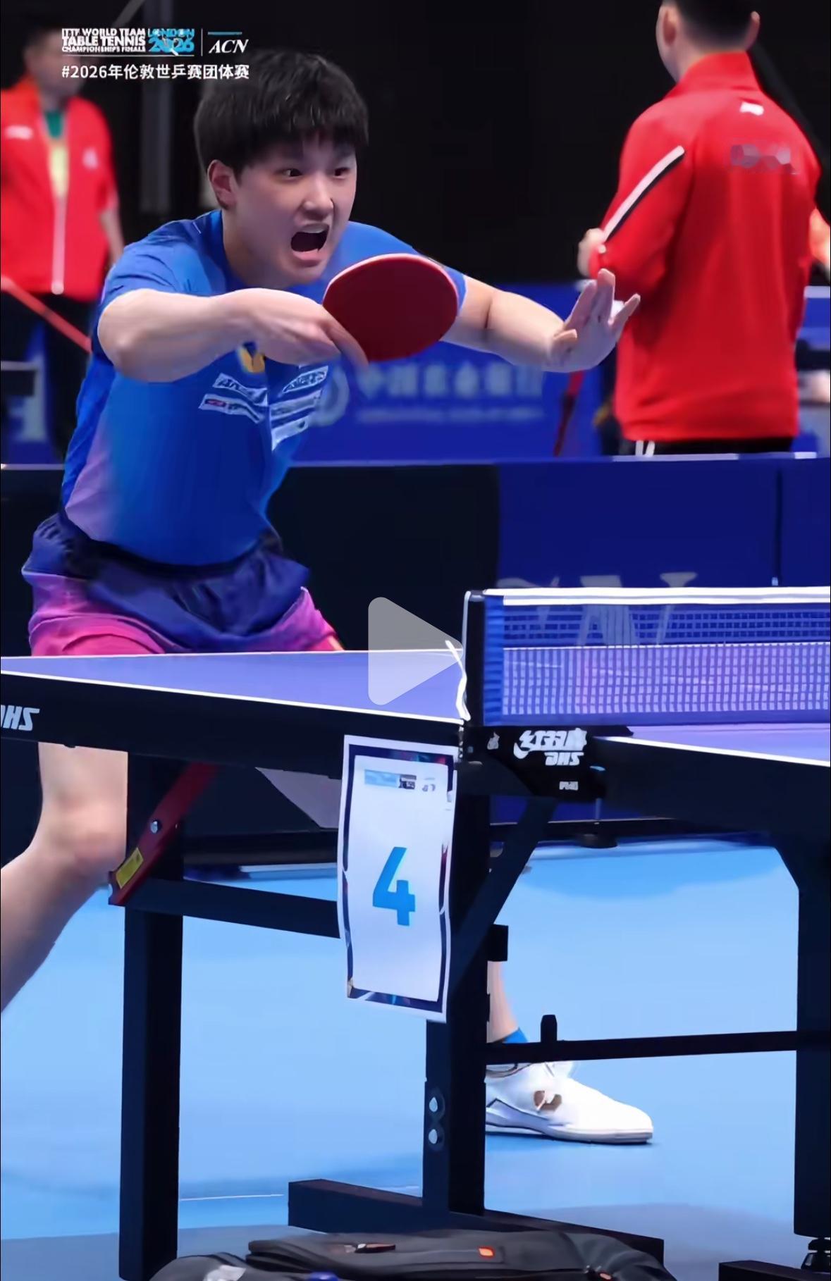 伦敦世乒赛日乒首次公开训练——张本智和兄妹的妈妈在一旁加油助威！
4月29日，日