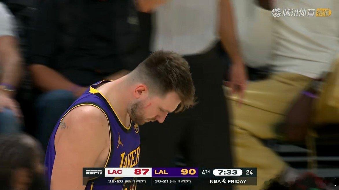 东契奇5次犯规…  