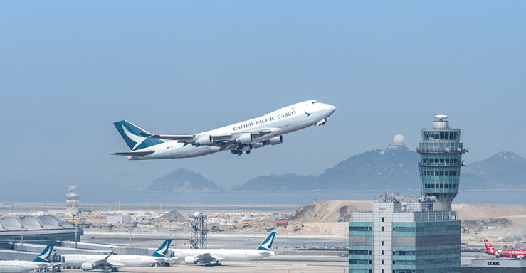 【#国泰航空公布毛毯事件改善方案#：招聘内地空服、扩大普通话服务】#国泰航空计划