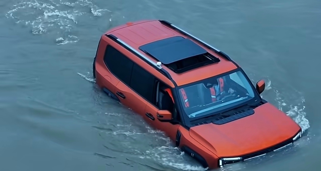 捷途纵横G700联合福建省曙光救援中心开展水上应急救援协同训练，又一次渡江成功，