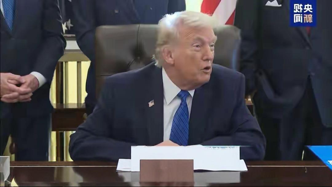 特朗普这下悬了！美参议院拨款法案投票惨败，8名共和党议员反水，政府濒临关门，他对