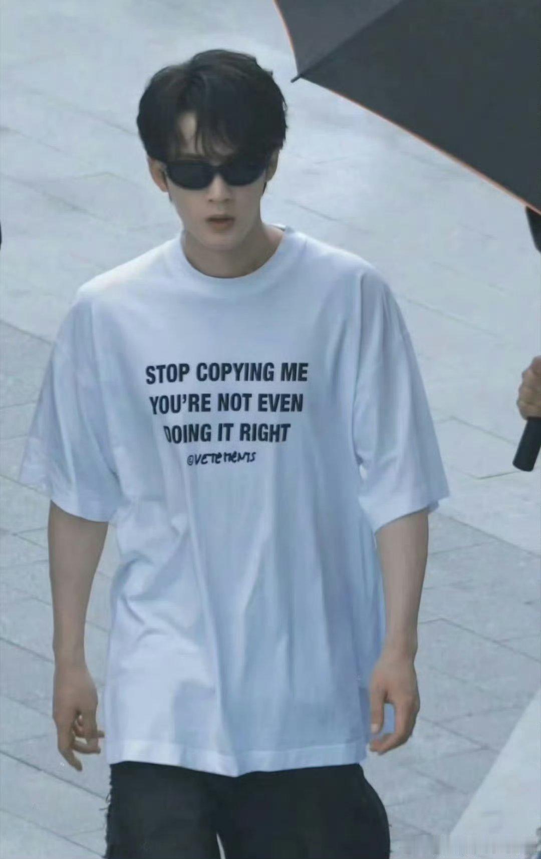 侯明昊演唱会舞美被指抄袭檀健次侯明昊演唱会今天13:18开票！粉丝期待已久！檀健