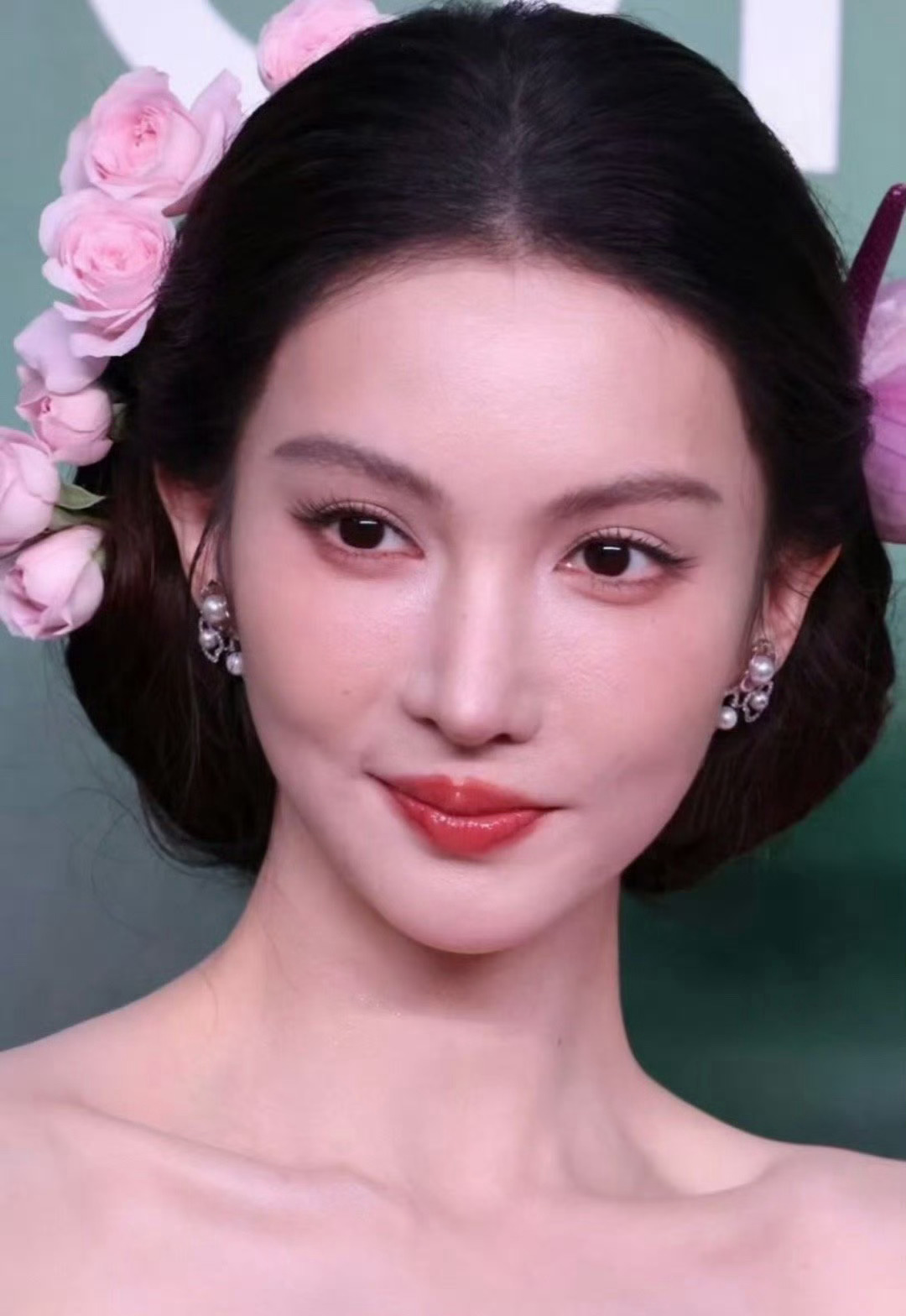 金晨鼻子2011到2025的变化 整没整过，大家自行判断咯。我只能说，她现在长得