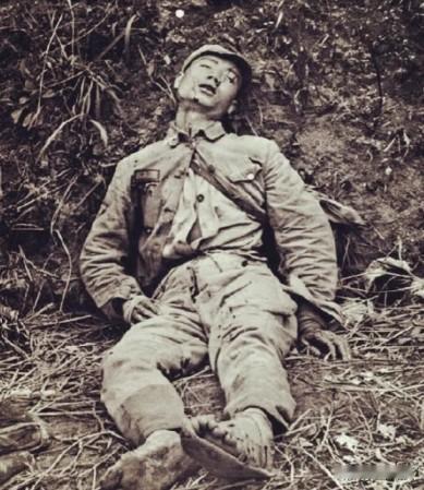 1935年，长征红军营300多名战士离奇死亡，死时神情放松、面容安详，毛主席知道