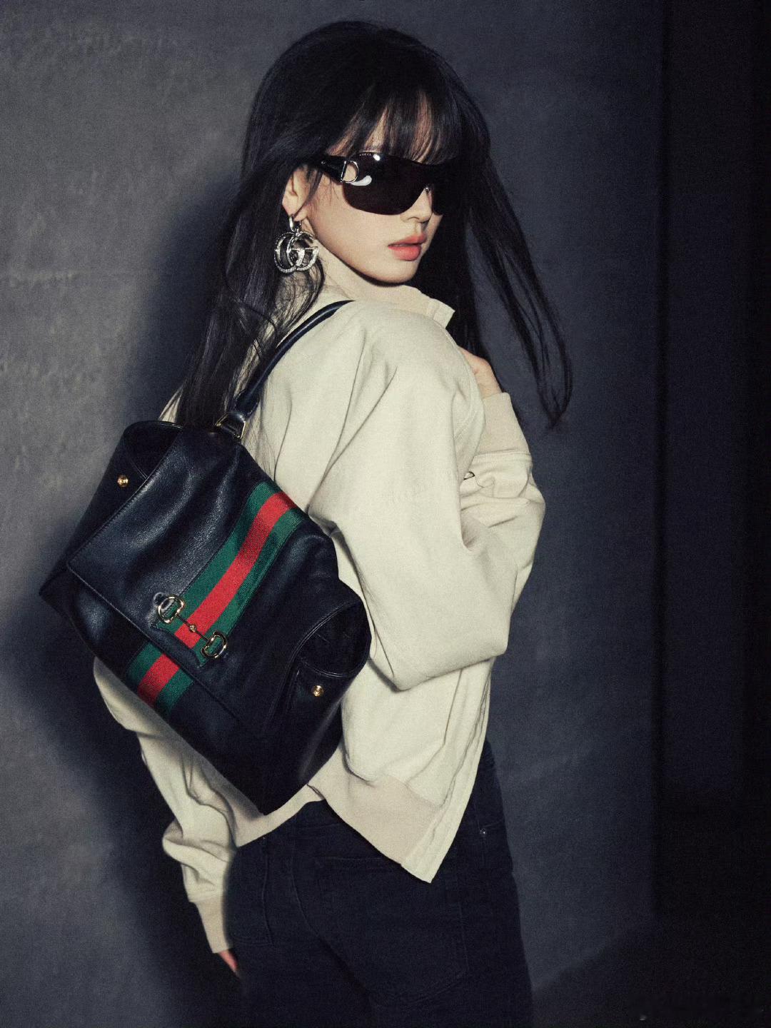 谁还没被田曦薇这组造型鲨疯!刘海黑长直直接把“姐感”拉满💥马甲线腹肌超吸睛，甜