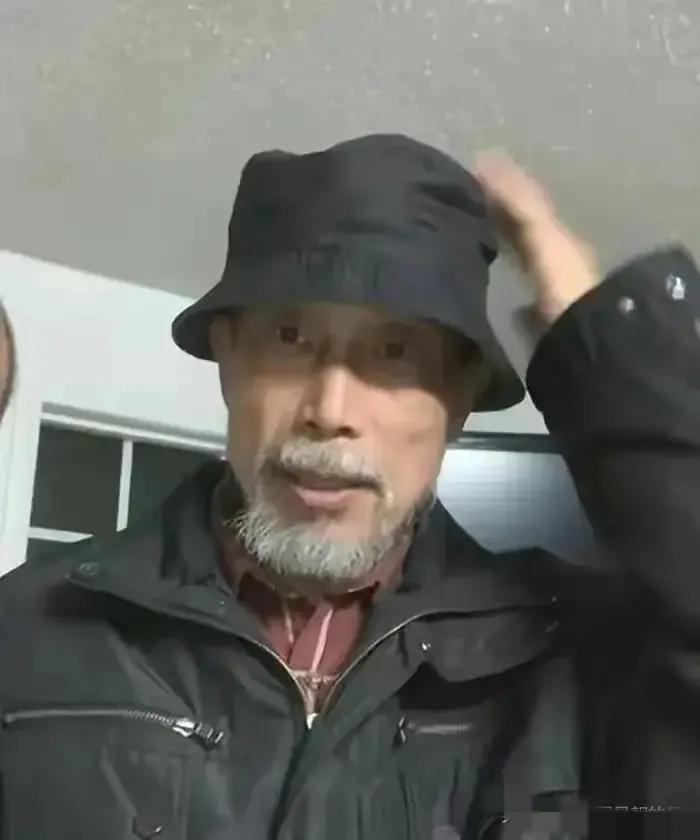 孙海英、吕丽萍这两口子可真够逗的！在国内当演员风生水起，却偏偏看自己国家哪儿都不