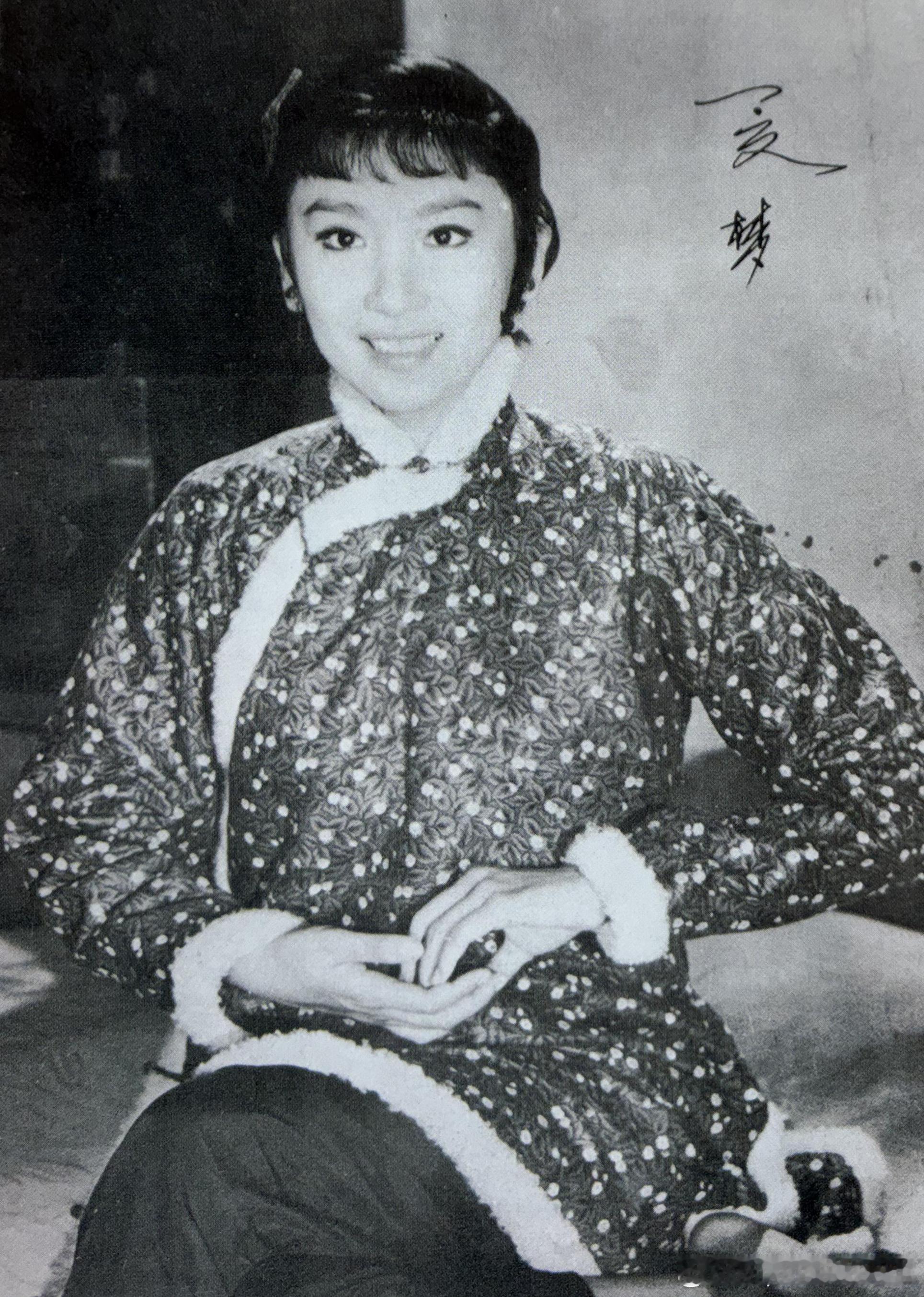 夏梦签名照历史影像