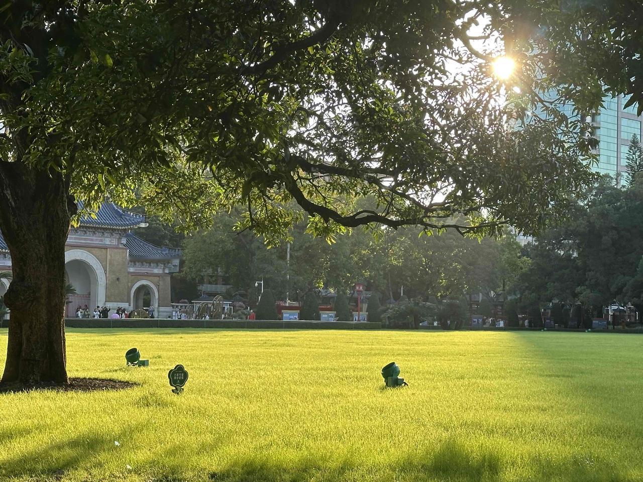 参观中山纪念堂，了解了中山先生的许多伟大事迹，在那个艰难的年代革命创业，推翻腐朽