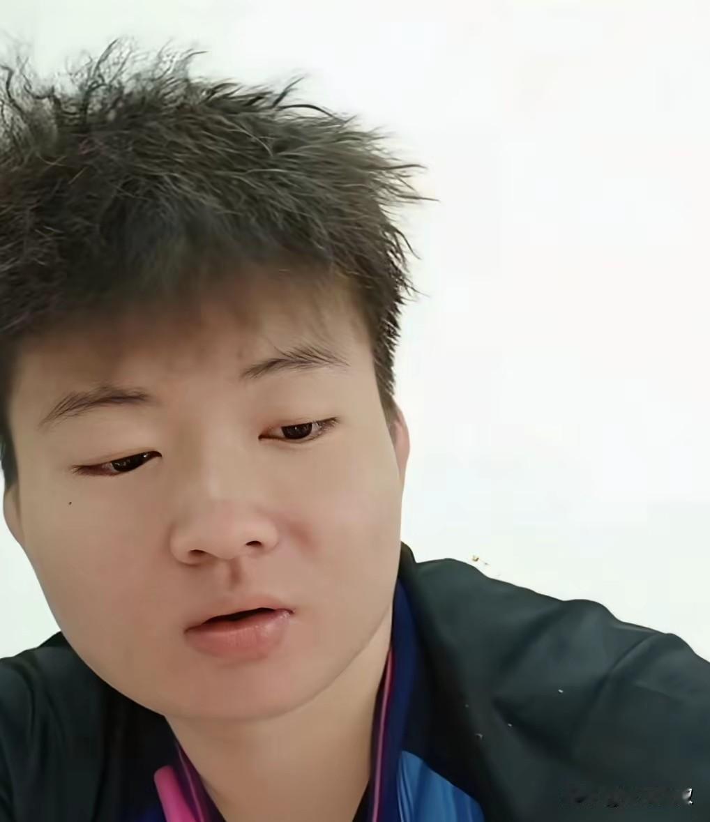 小洋:为什么打球的都服张继科和樊振东？
因为两人是通过直通赛打出来的！
其实林高