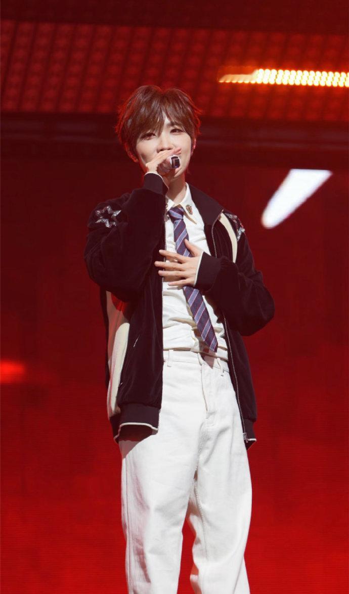 徐良一开口就是青春 徐良小来俏老来俏一直俏 听完徐良唱歌就一个感受：他没有变，是