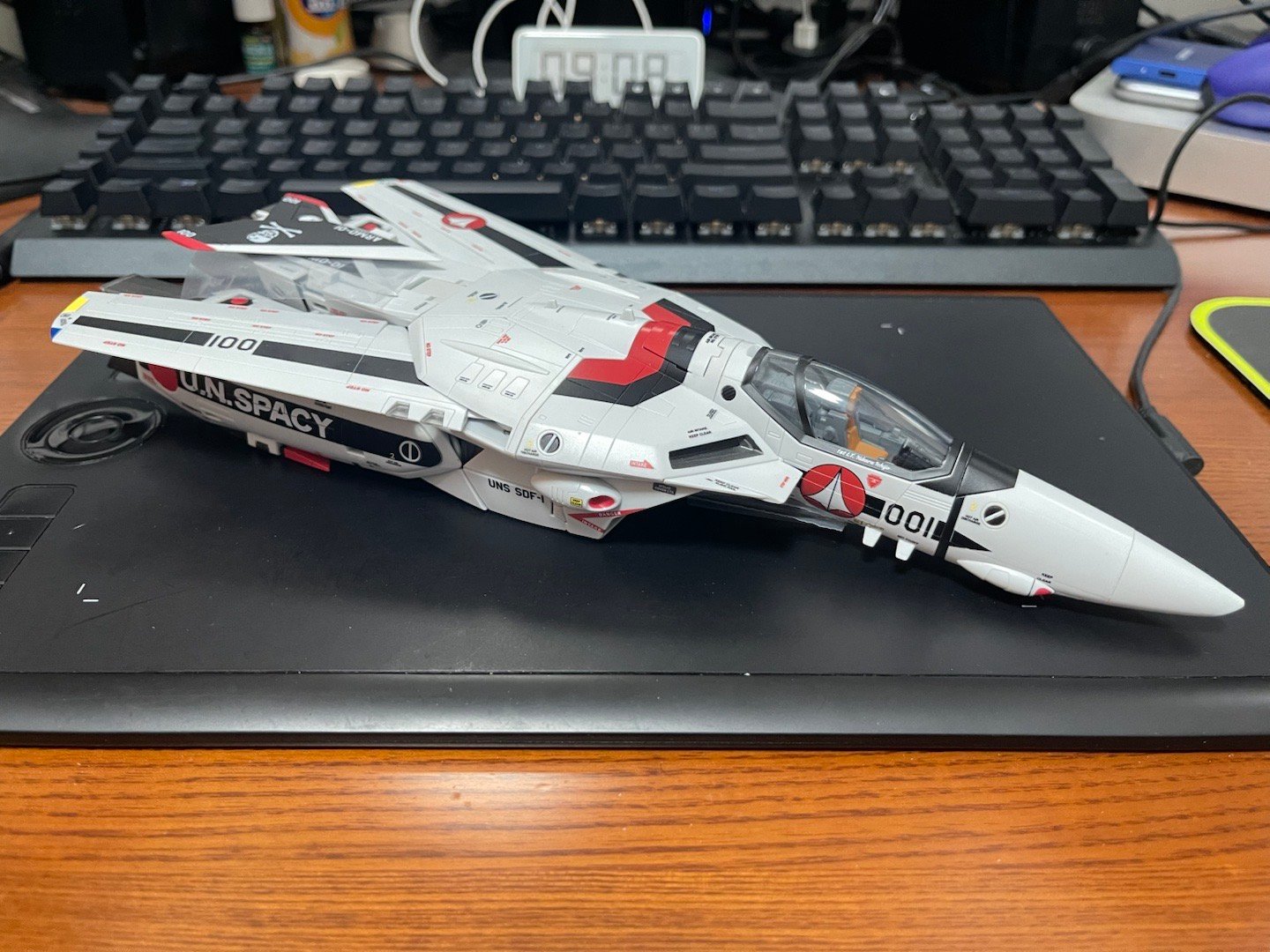 出门就被一块三角板戳中，还没上透明sp包，初步感觉这个23年魂限定比前两天到的2