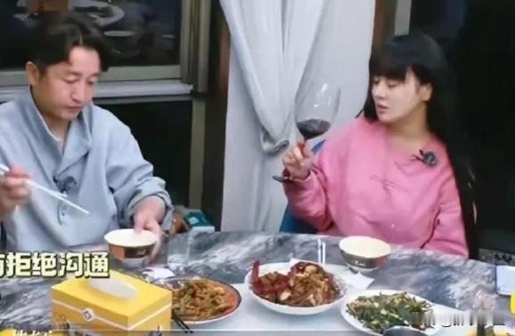 深情人设越深，翻车人设越稳！这不是偶发，是必然！这早已成为人类感情的普遍走向，更
