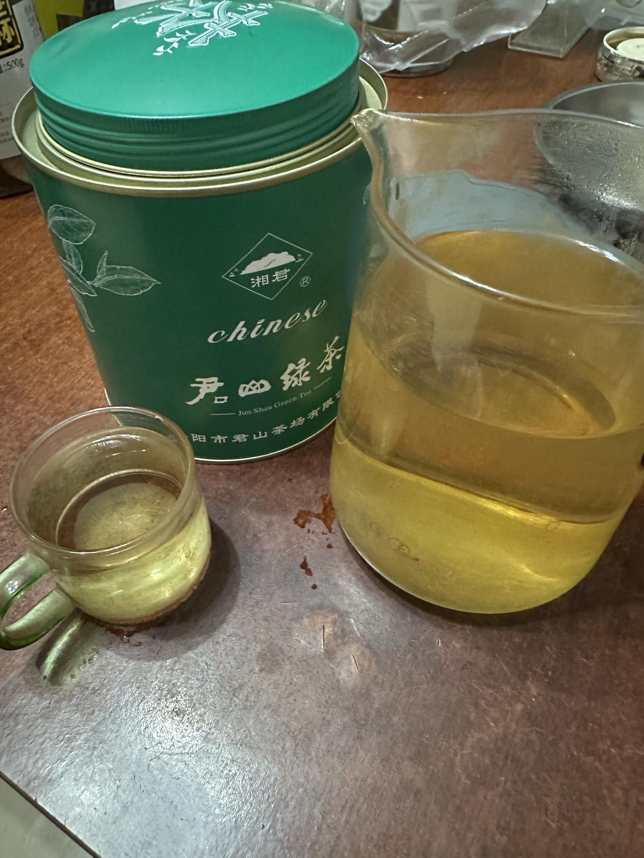 外出旅游阳光灿烂，回到家瓢泼大雨，路上一直念叨家里的三只乌龟会不会饿死，回家第一