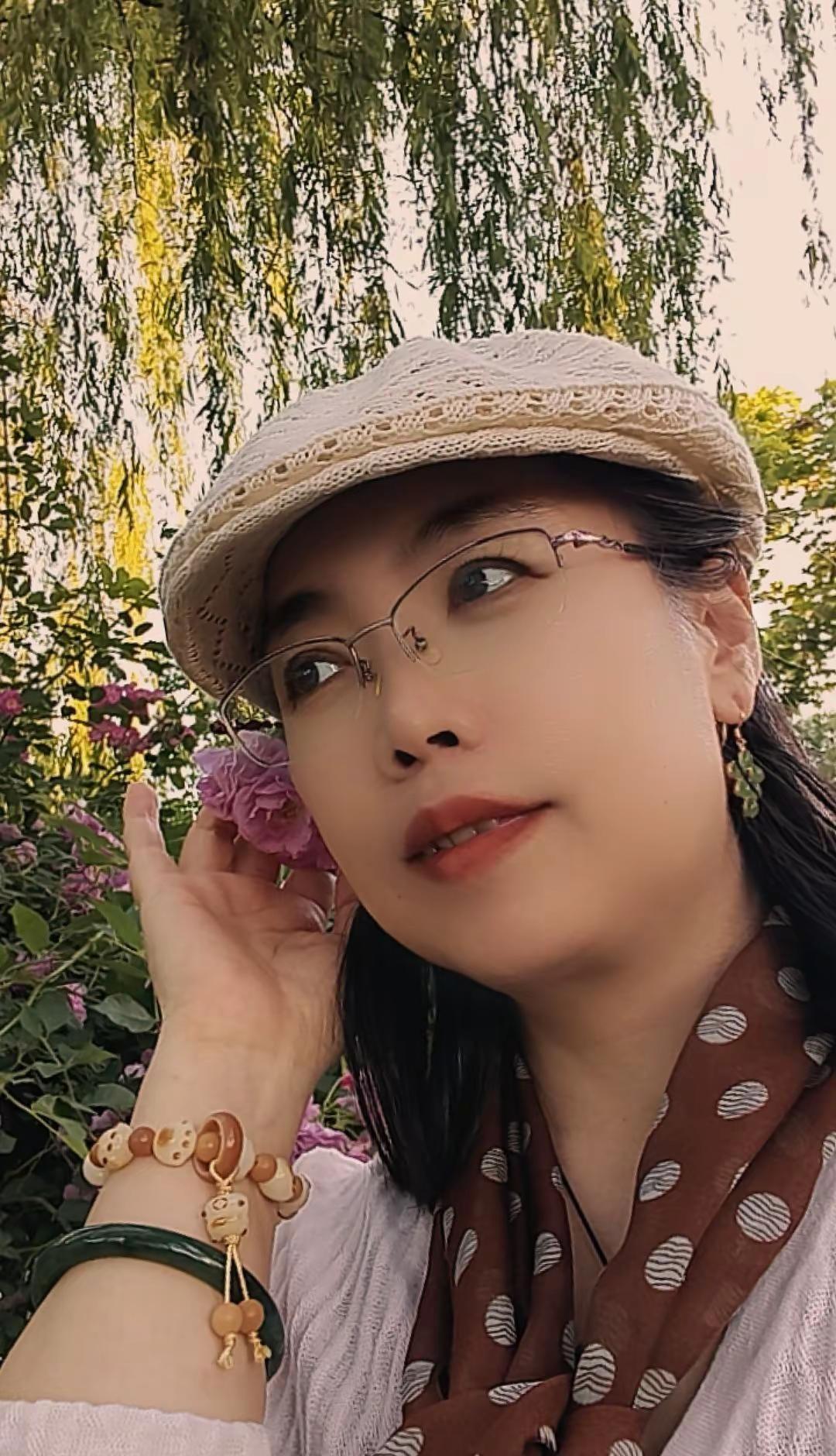 现在的年龄没有什么高大上的兴趣爱好，更不喜欢扎堆，活的通透自在，在大自然中放空身