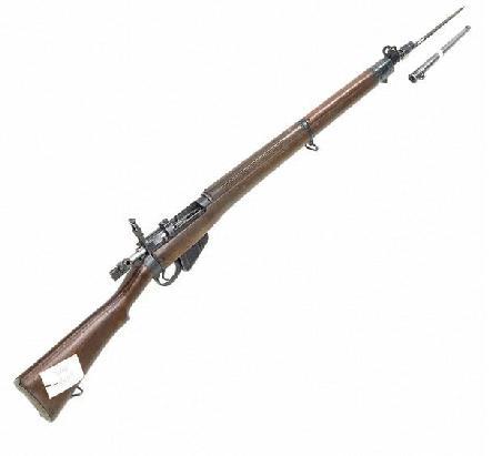 英国步枪历史丰富。十八世纪的帕克尔转膛枪就颇具开创性，发明者詹姆斯·帕克尔是律师