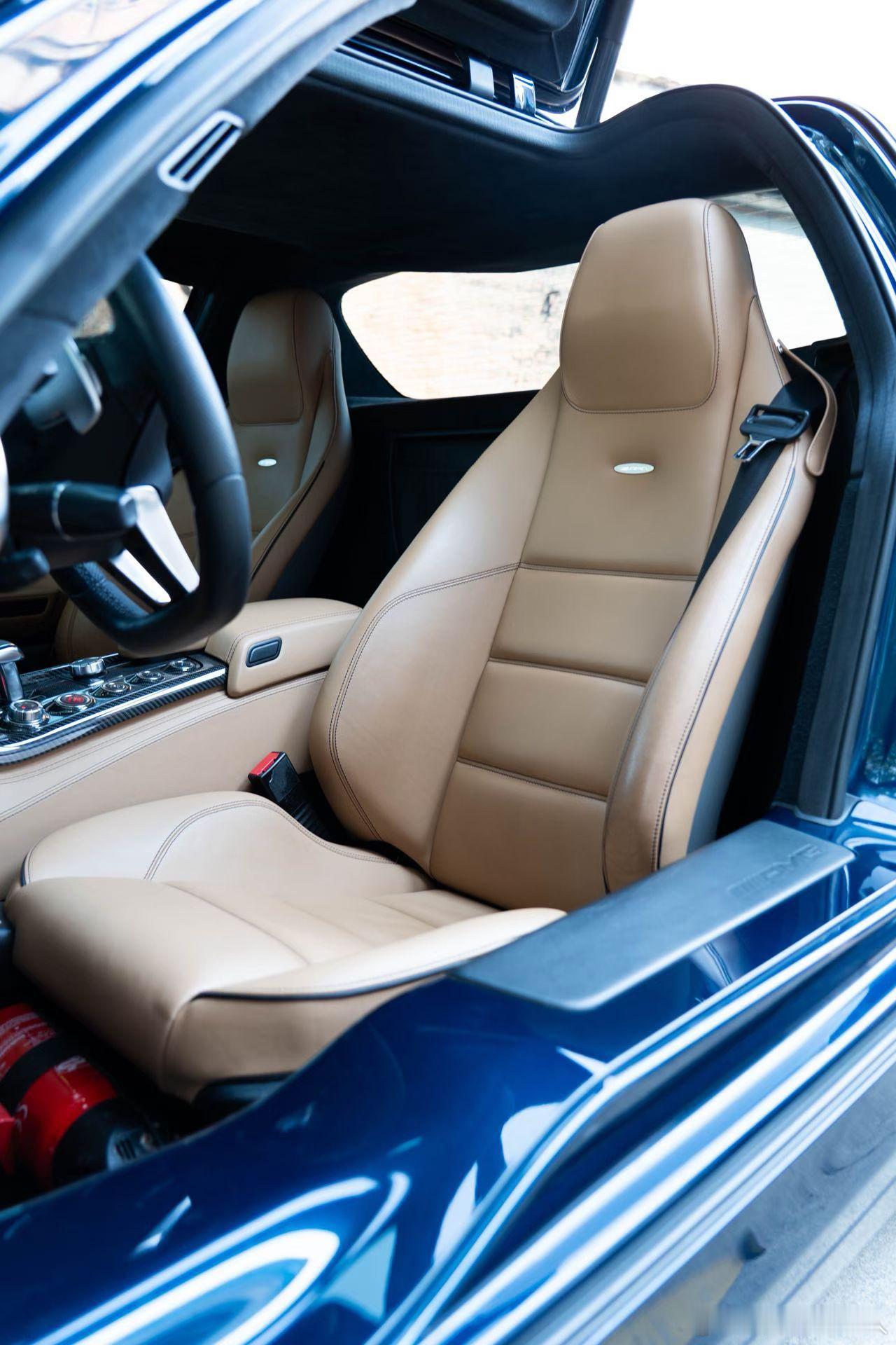 少有的迪通拿座椅，蓝～奔驰SLS 