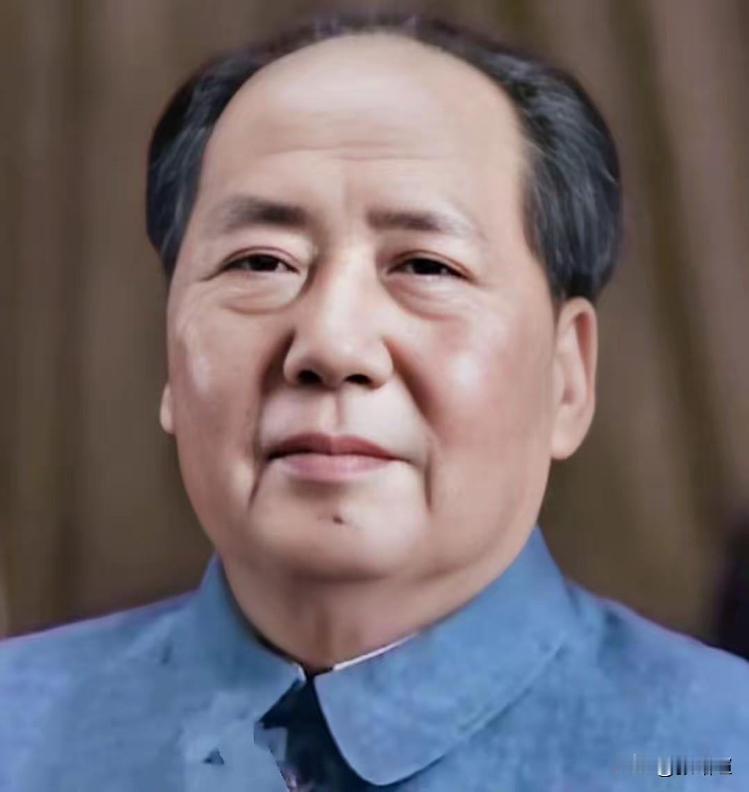 山河铭记千秋志，伟人融大地、载青史；思想长存，精神相伴，永励后人。