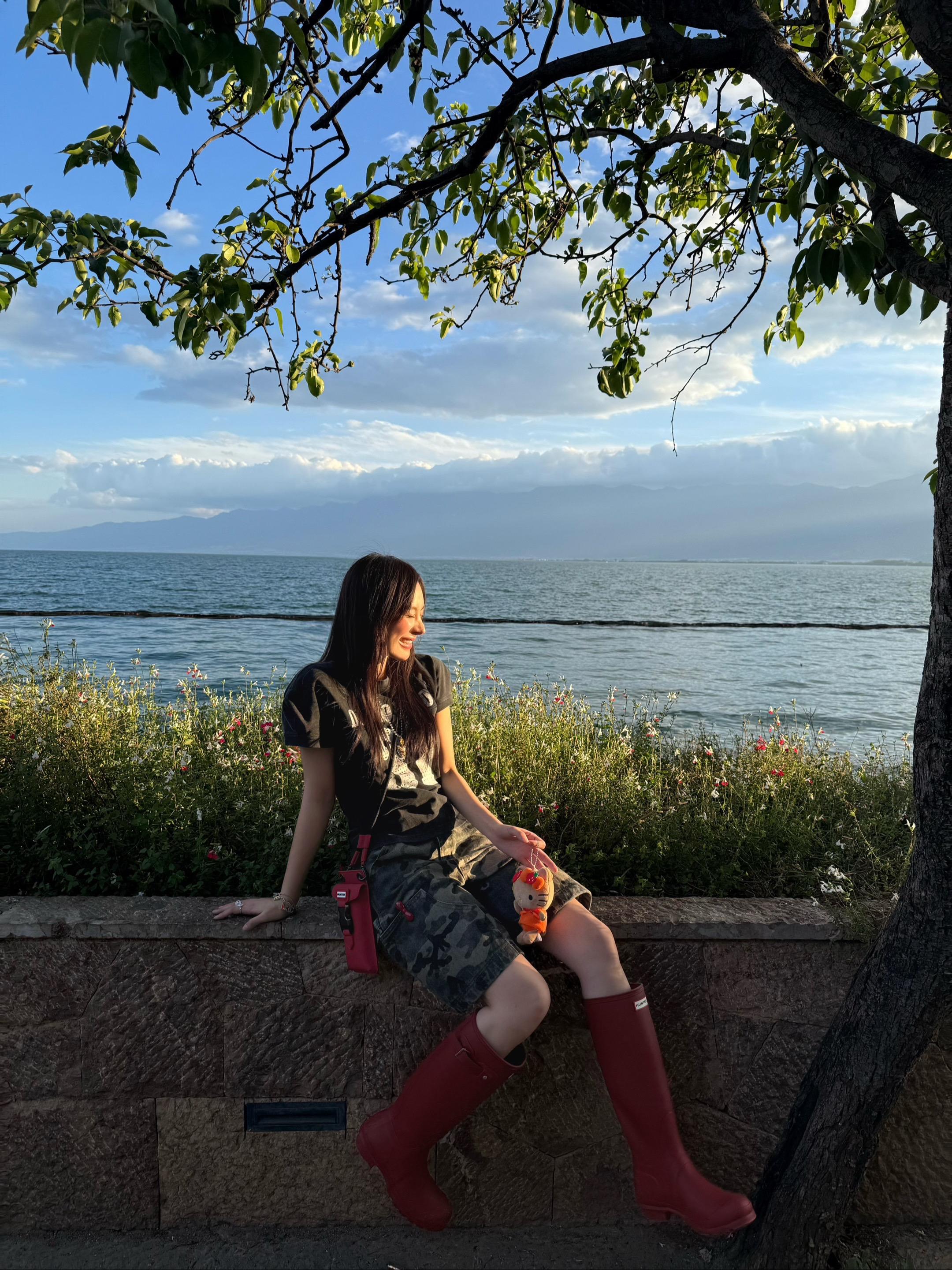 🌊洱海边发呆☕️👧🏻
