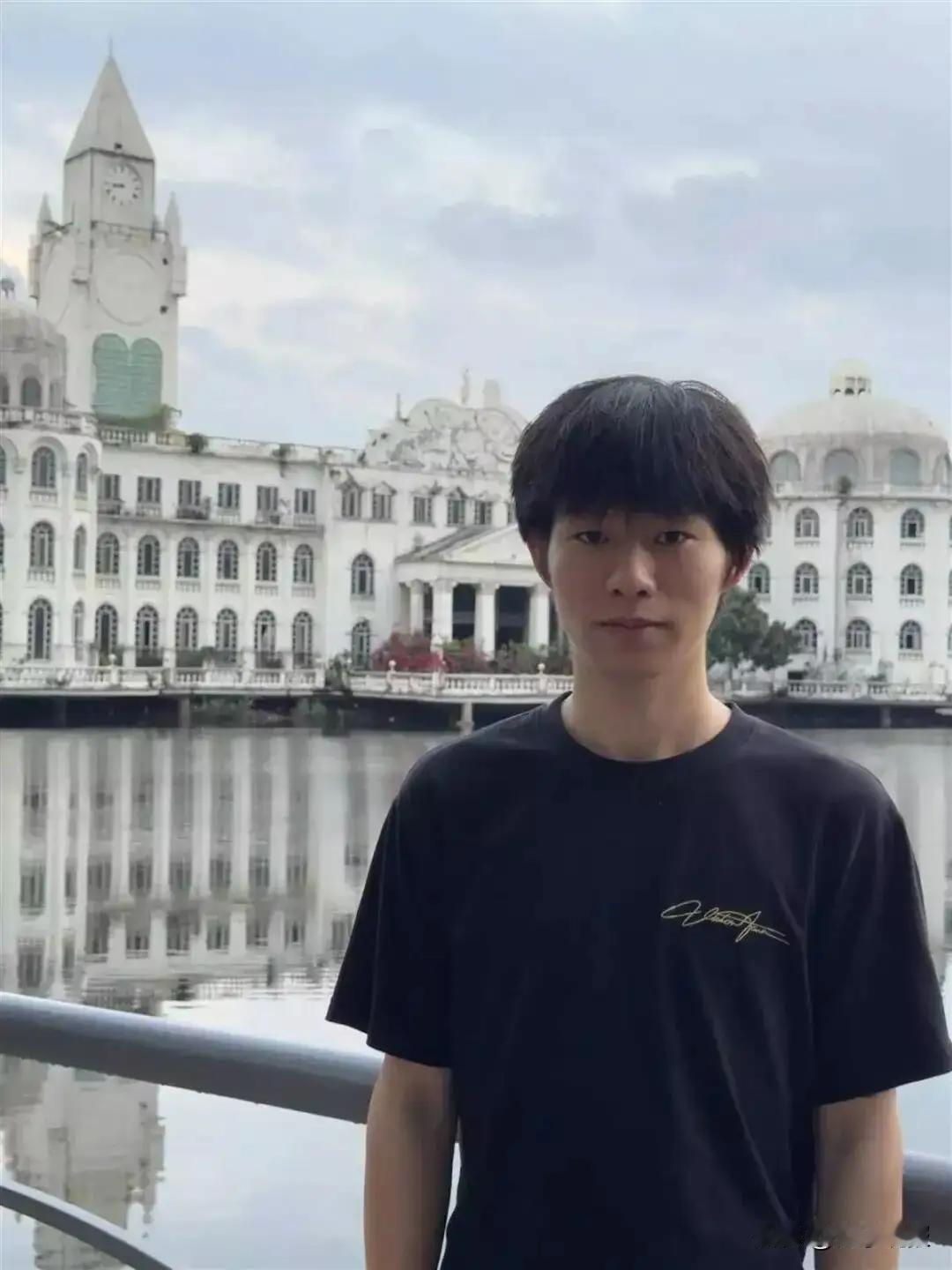 “肋骨戳进内脏，脚趾全部被掰断！”河南19岁青年疑陷缅北，两度逃跑失败

这是一