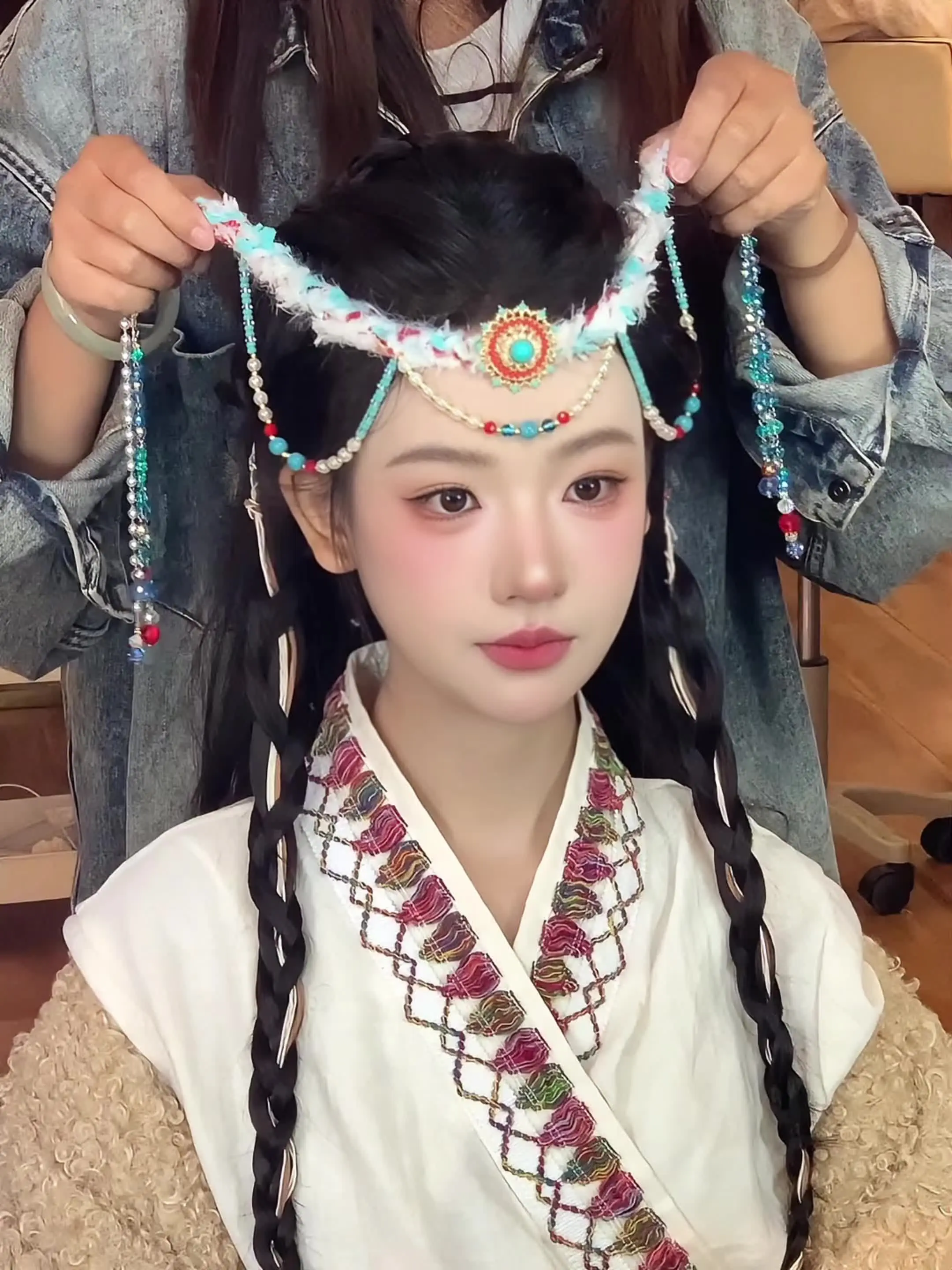 想不到在香格里拉拍到了鞠婧祎同款！