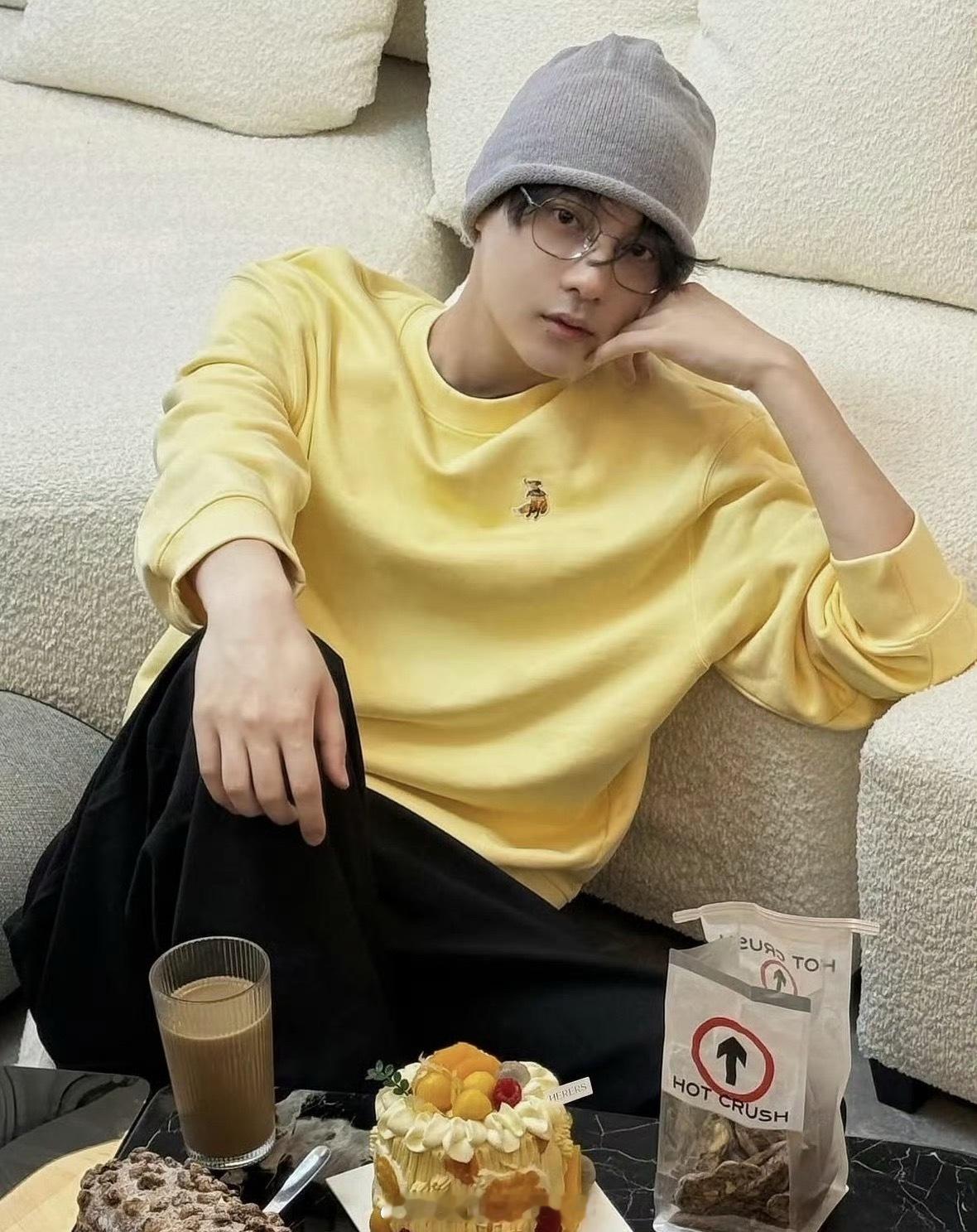 田栩宁ins更新啦，是柠檬的颜色🍋清新又帅气 