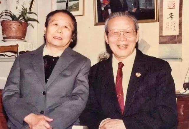 1962年，周总理在中南海会见了沈醉等人，一见到沈醉，总理就说：“沈醉啊，你写的