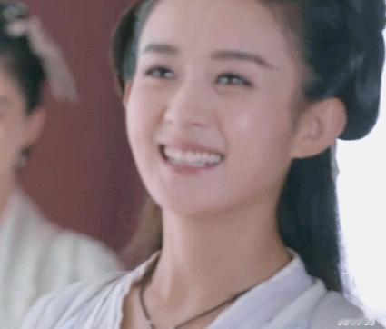 赵丽颖的摸脸杀，她是吃可爱长大的吧！ ​​​
