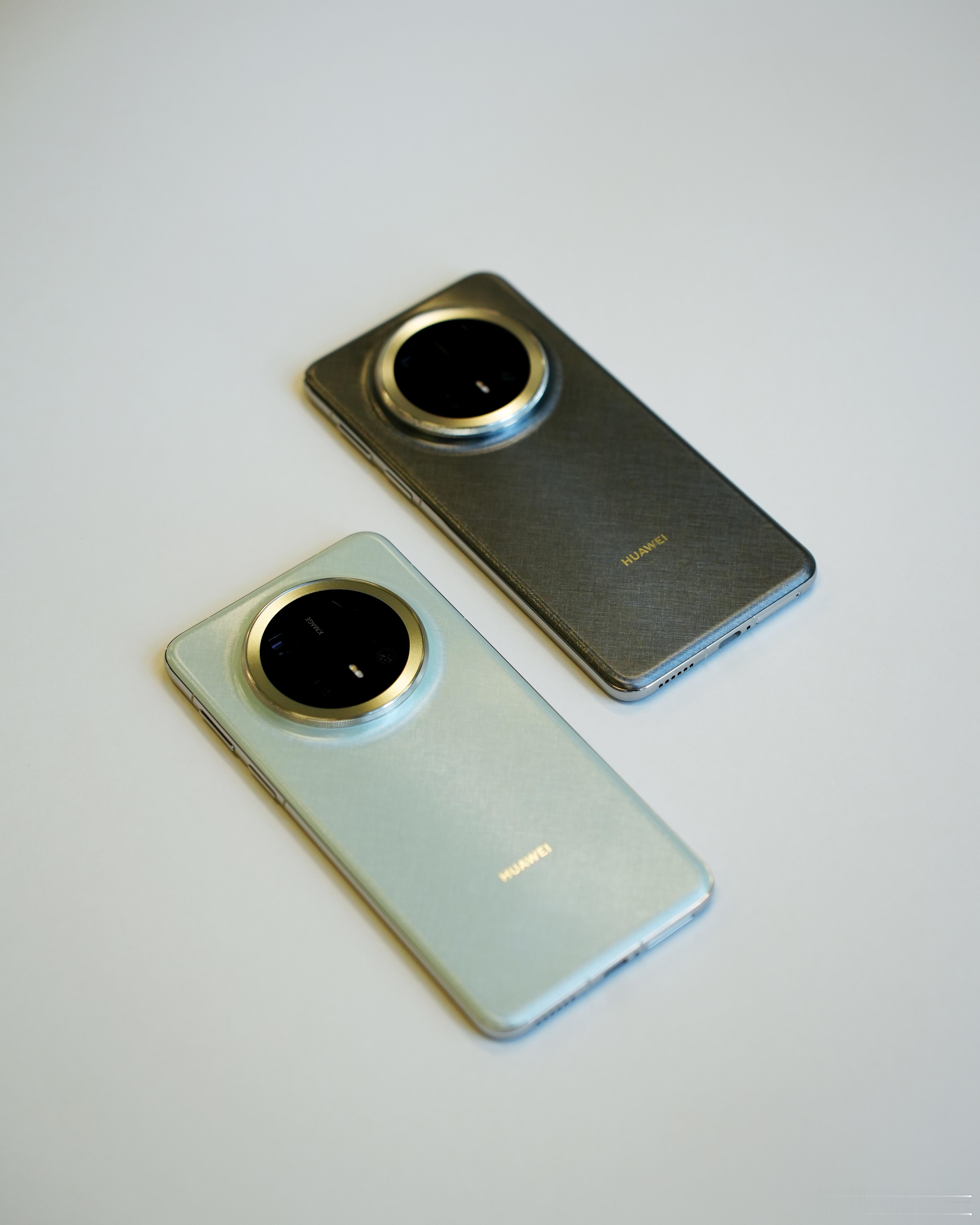 牛哥也排面了！居然能够首发拿到 华为Mate70  Pro+的机器，而且还是两台