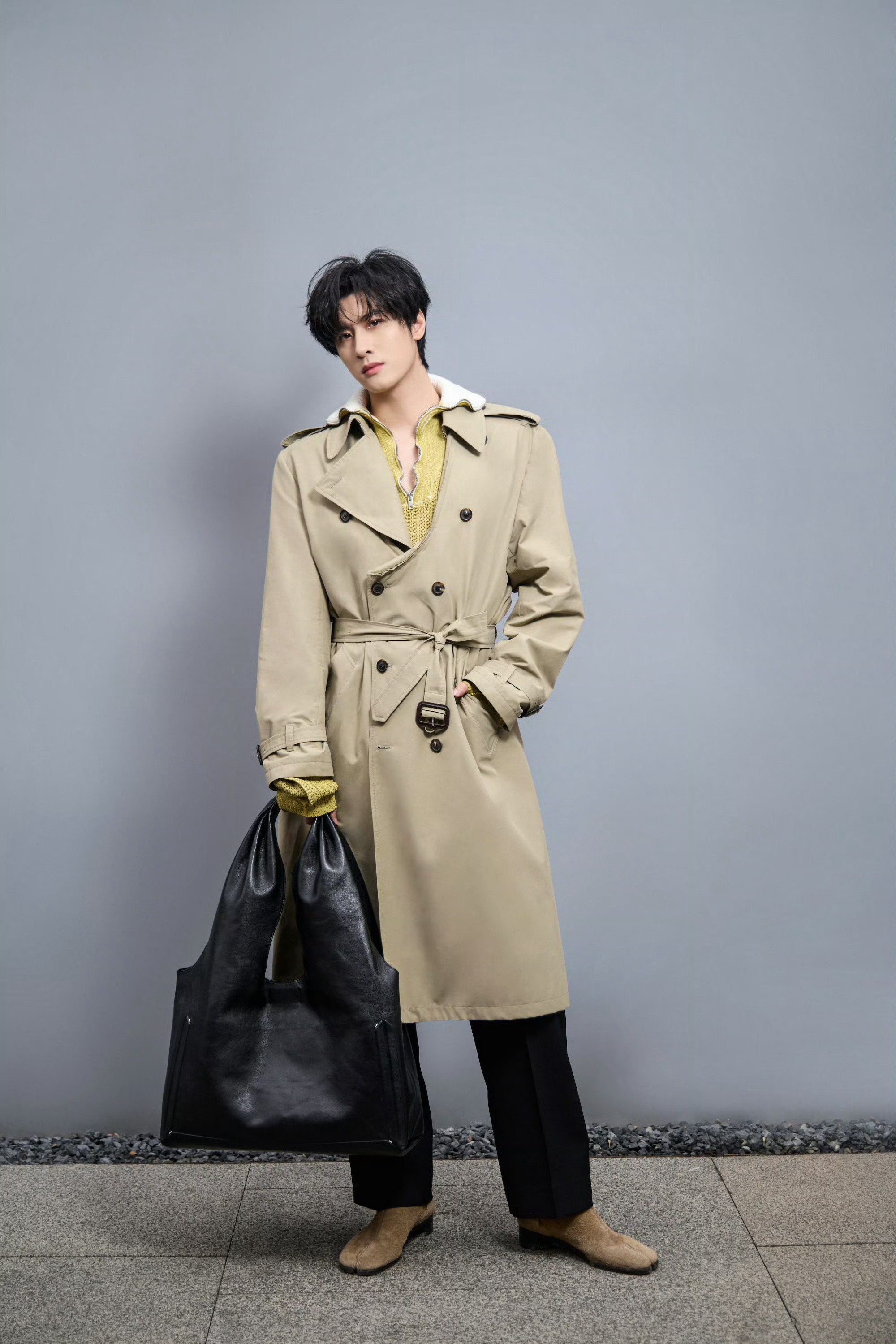 展轩确认参加马吉拉秋冬时装秀展轩确认参加马吉拉秋冬时装秀双开门豆绿色风衣好长一条