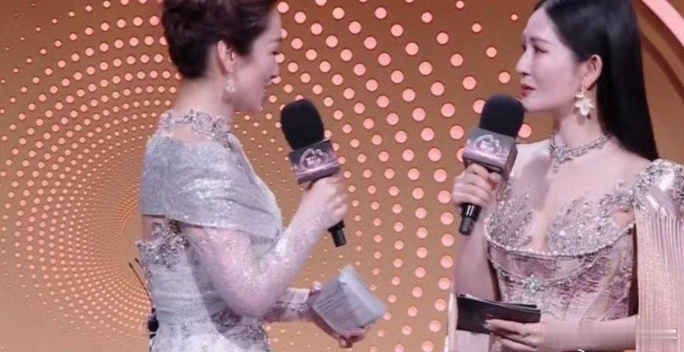 谢娜模仿邓超谢娜模仿邓超亚比囧囧囧 谢娜模仿邓超“亚比囧囧囧”笑不活了！内娱活人