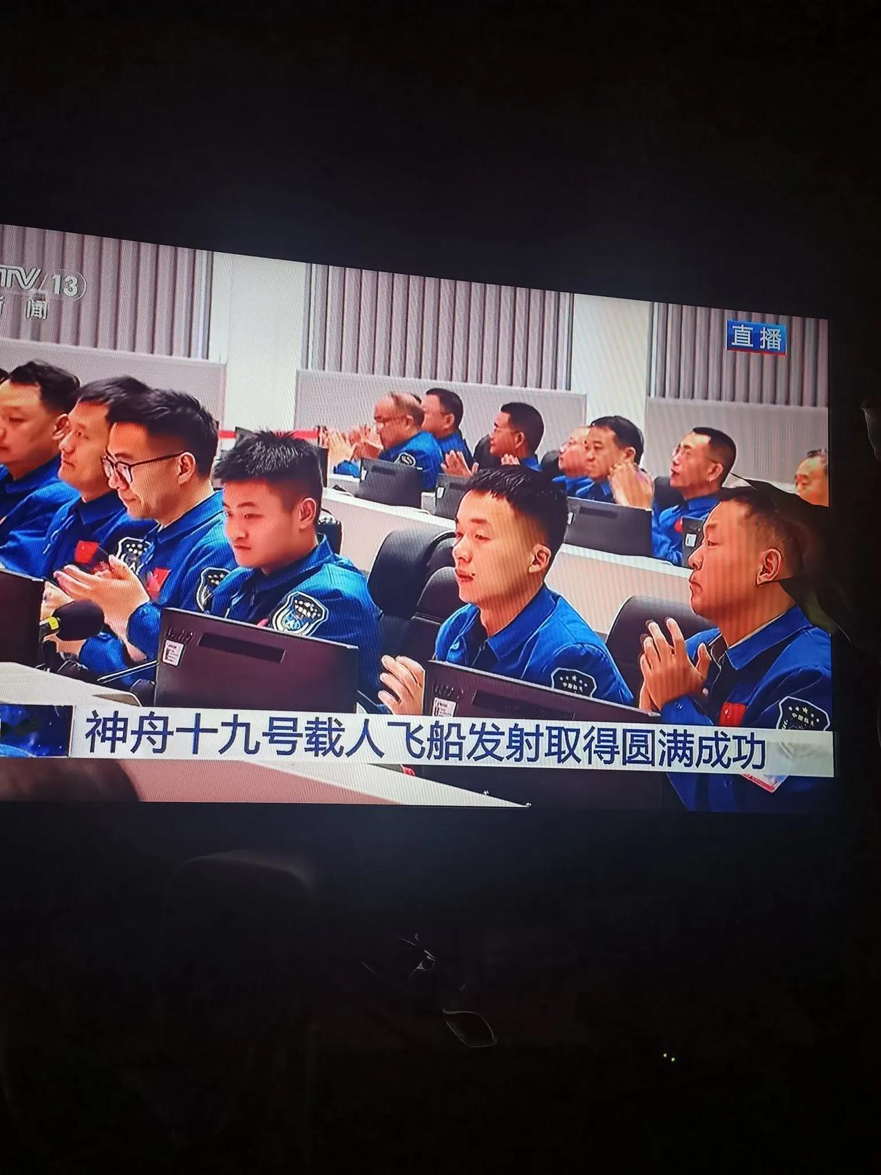 [庆祝][庆祝][庆祝][庆祝][火炬][火炬][火炬]
神舟十九号发射成功！！