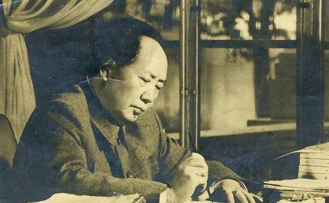 新中国成立后，毛主席曾经三次坚决警告美国：愿意合作可听之，否则只能选择开战！
1