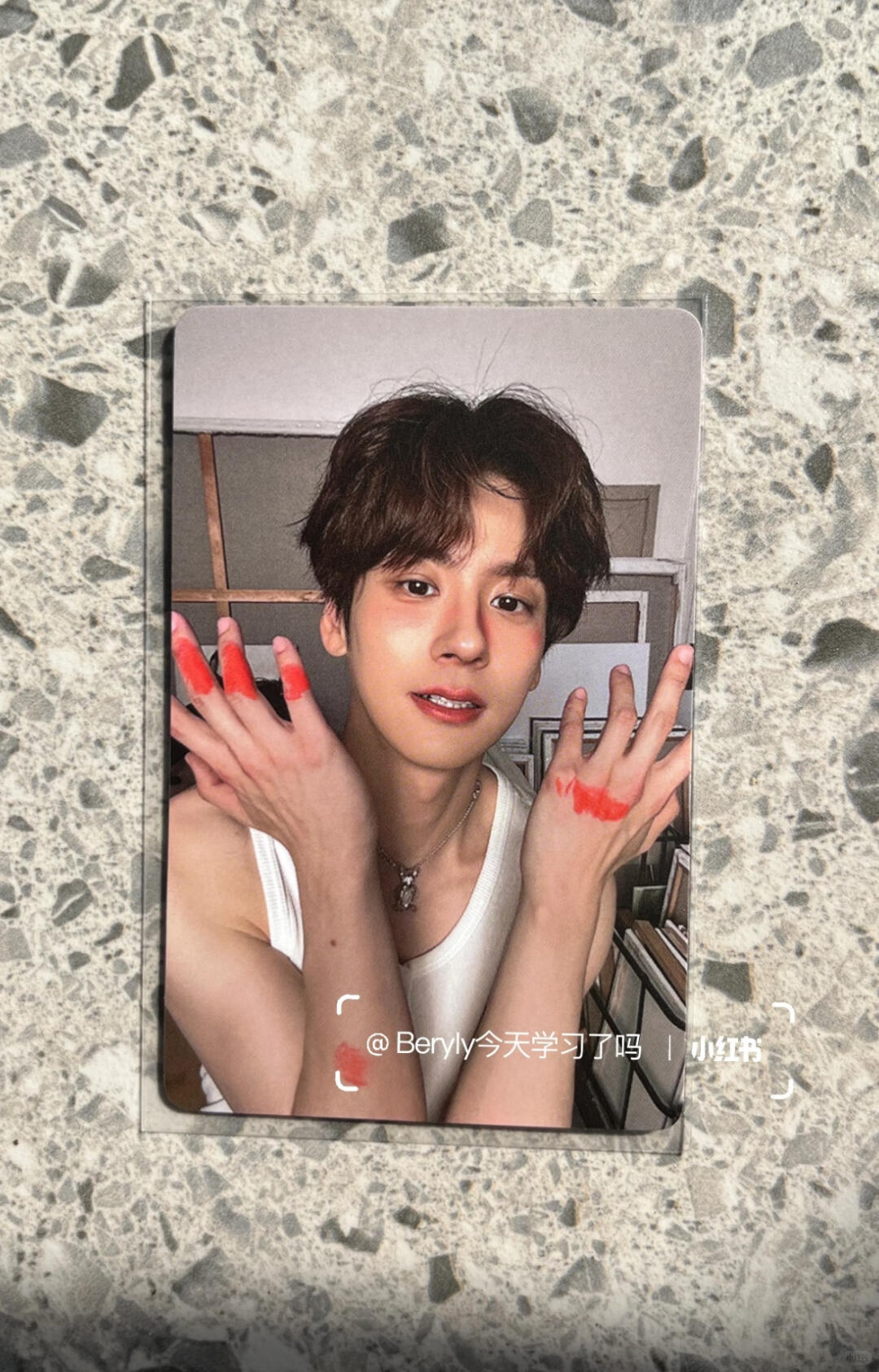 内娱竟然还有这种货色的小卡魏老师可曾进修过自拍，不认识的人真的会以为是哪位爱豆！